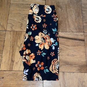 Lularoe flower black leggings